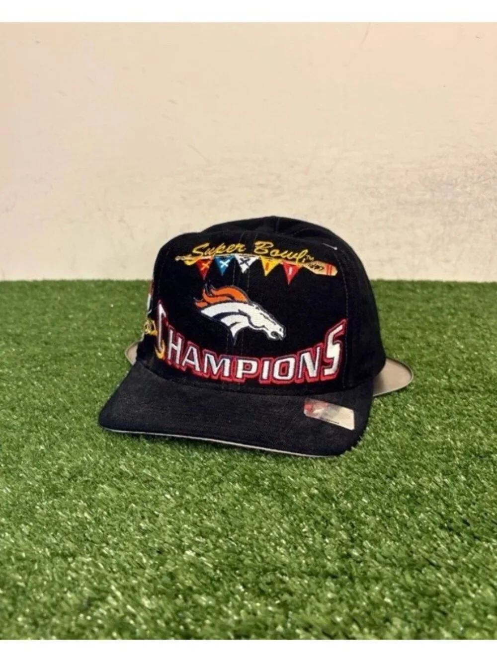 Vintage Denver Broncos hat cap snap back black logo athletic super bowl mens